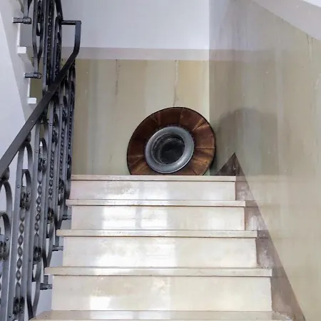 Appartement A Due Passi Dal Centro Di - Terra E Luna Rossa *