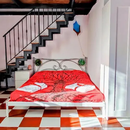 A Due Passi Dal Centro Di - Terra E Luna Rossa Appartement *