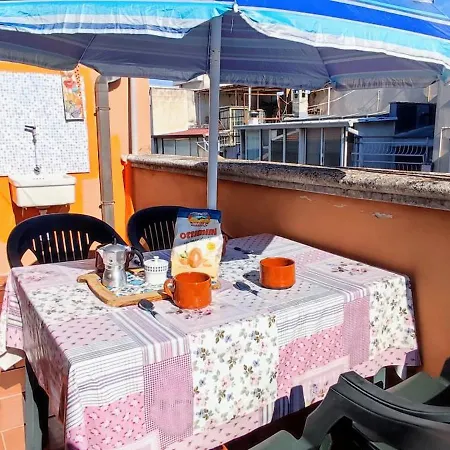 Apartment A Due Passi Dal Centro Di - Terra E Luna Rossa